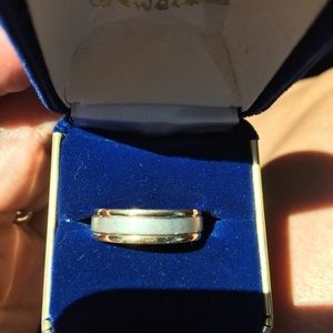 Men's wedding ring
